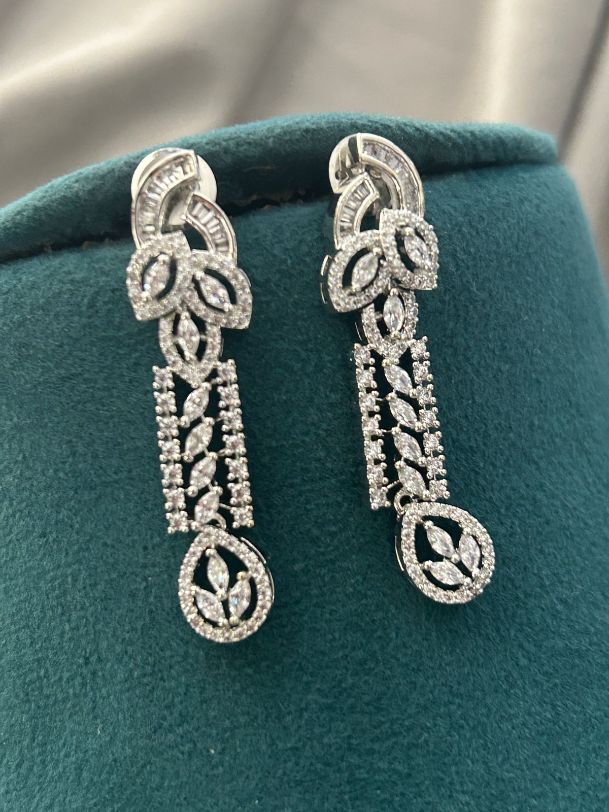 Silver Leaf Diamond Look Choker Set